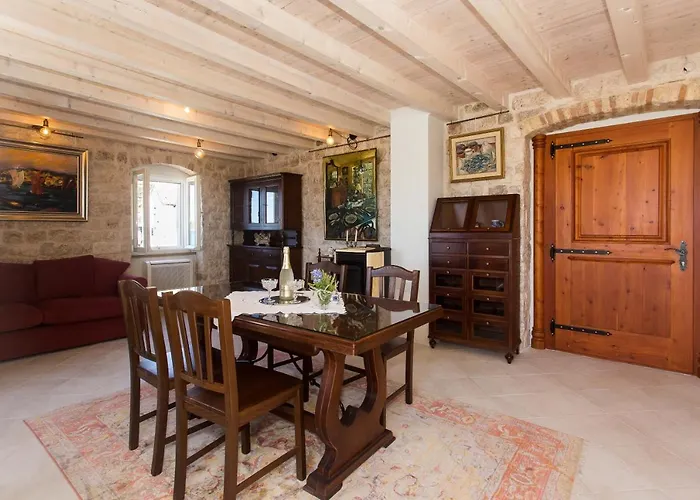 Heritage Art 別荘 トロギール